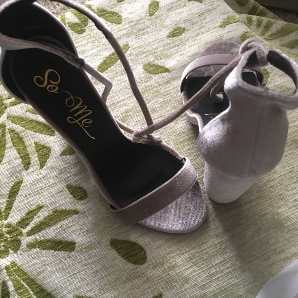 Chunky heeled women's shoes